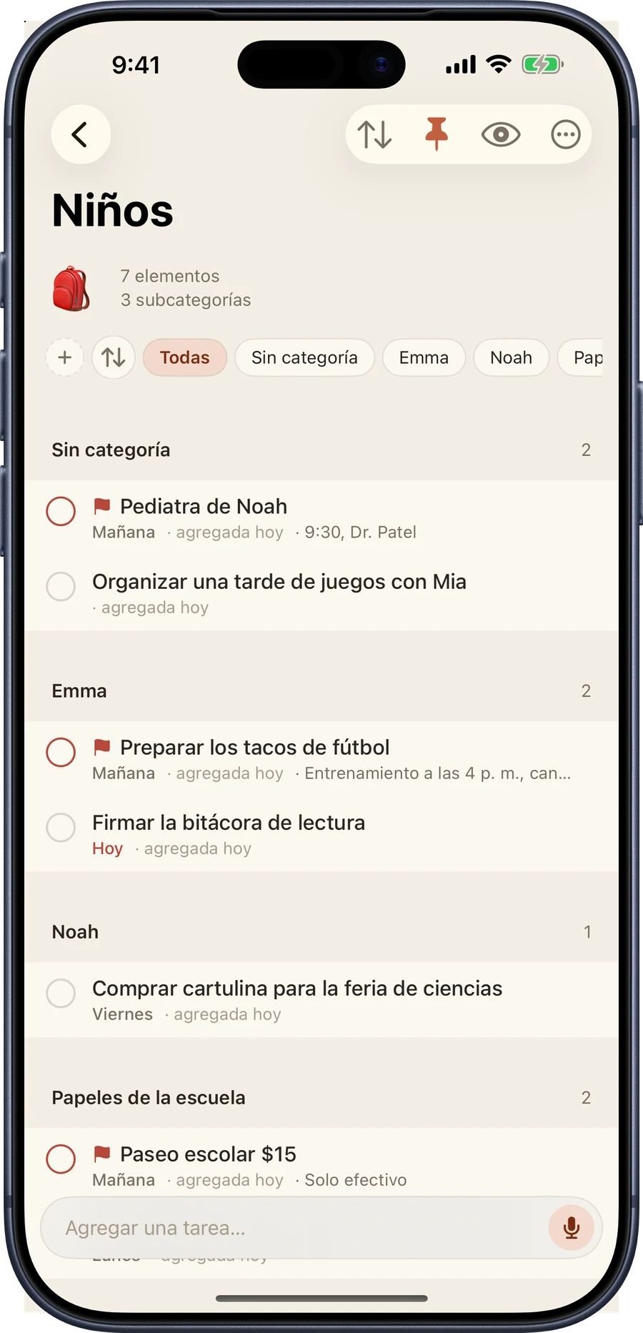 La categoría Niños en iPhone, dividida en las subcategorías Emma, Noah y Papeles de la escuela.