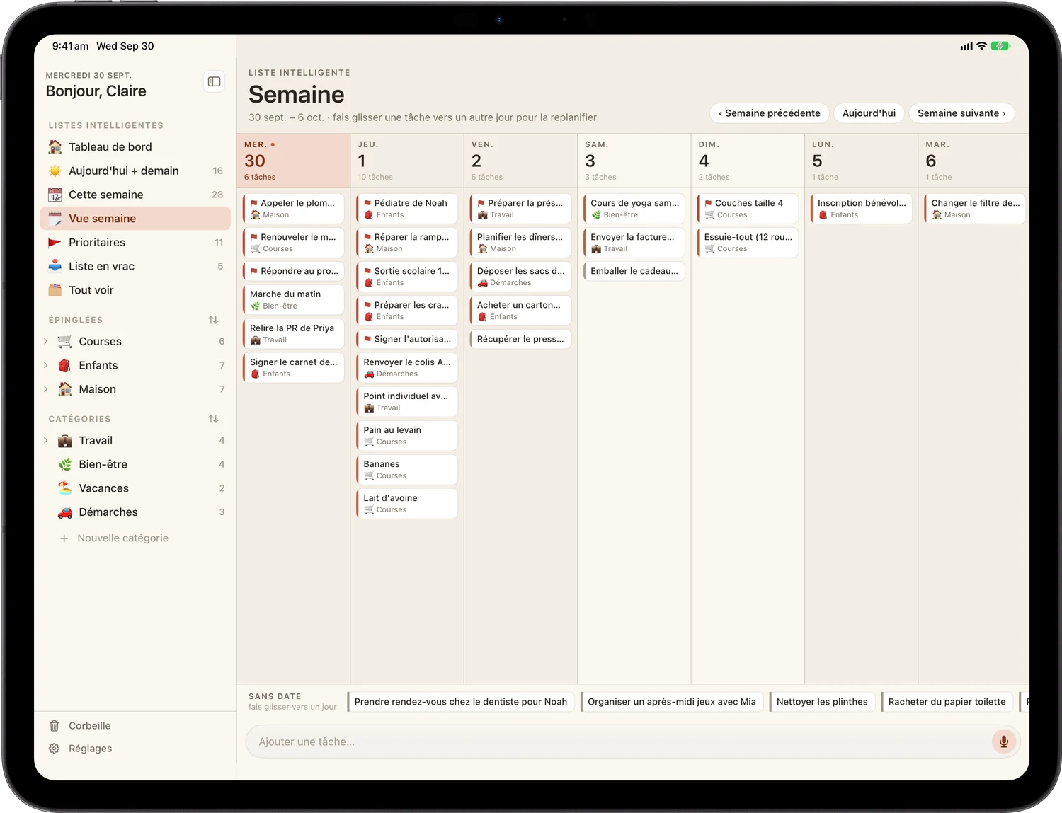 La vue Semaine sur iPad : sept colonnes de jours remplies de cartes de tâches, et un bac sans date en bas d'où glisser.