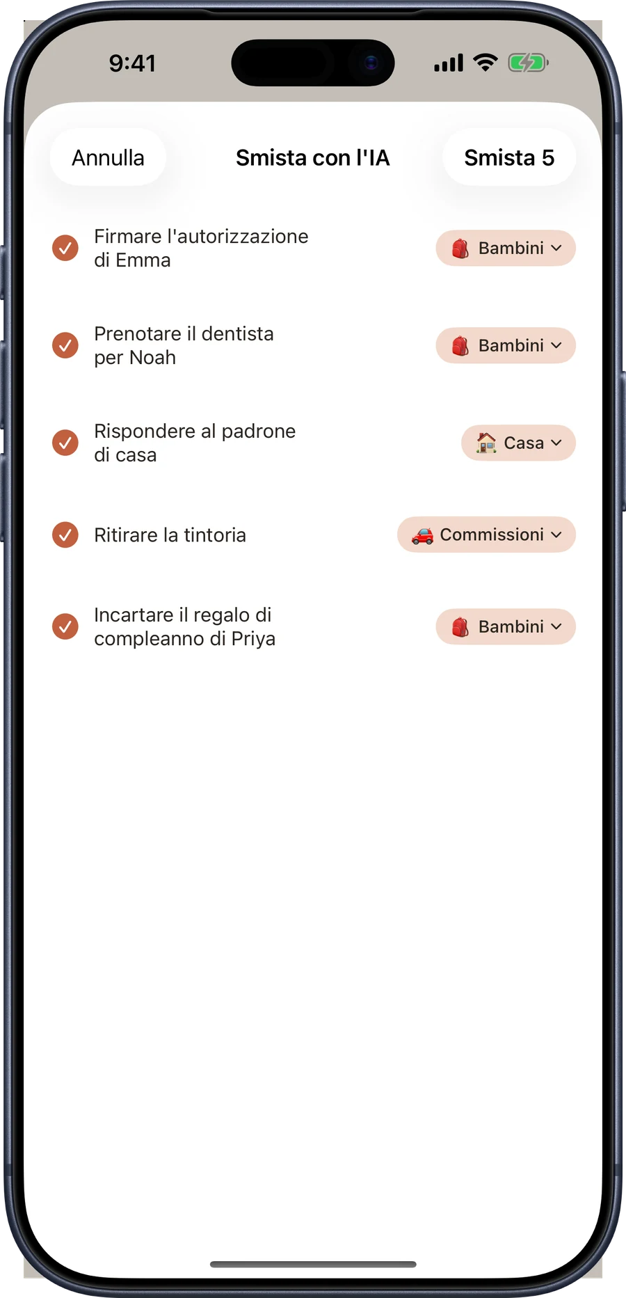 Lo smistamento con un tocco su iPhone: dieci attività da smistare, ognuna con la categoria proposta dall'app, e un pulsante Smista 10.
